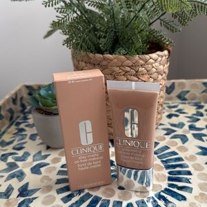 Clinique Stay-Matte Oil Free Foundation